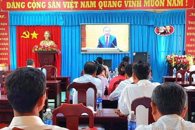 Chi bộ Trường TH&THCS Vĩnh Phong nghiêm túc học tập, quán triệt Nghị quyết Trung ương 4 khóa XIV