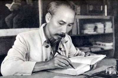Học tập và làm theo phong cách làm việc của Hồ Chí Minh