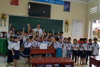 Thầy trò lớp 2A2 trường TH&THCS Phong Đông góp sức hỗ trợ đồng bào miền Trung